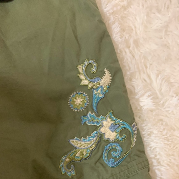 Miss Bisou Embroidered Capri Pants Size 5 - Picture 4 of 7